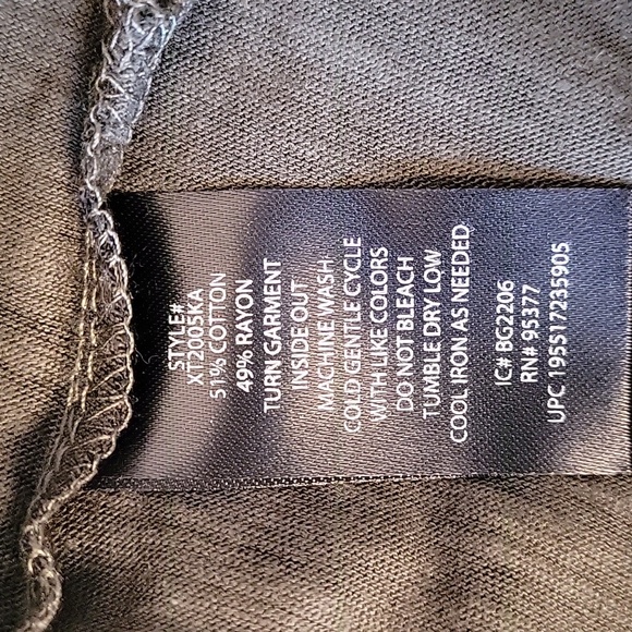 Social Standard by Sanctuary Dylan Scoop Tee, M, Camo, NWT - Picture 11 of 13